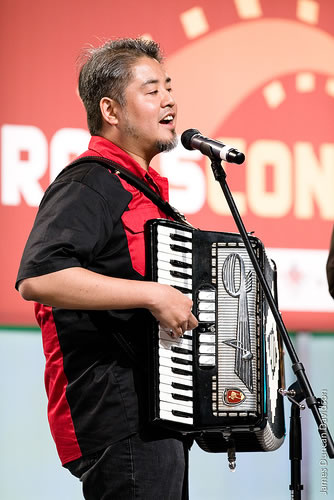 Joey devilla playing accordion at RailsConf 2007