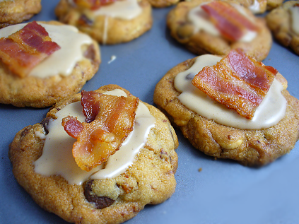 bacon_chocolate_chip_cookies_with_maple_cinnamon_glaze.png