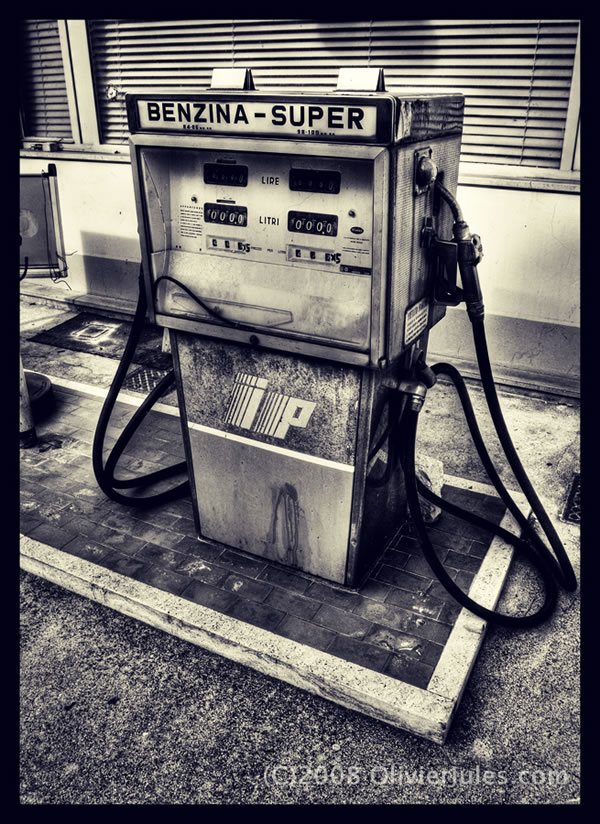 Black and white photo of an old Italian gas pump - by Olivier Jules.