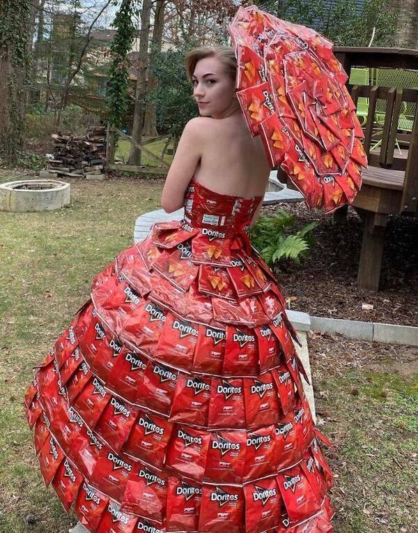 doritos-dress-and-parasol