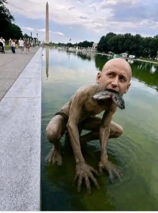 stephen-miller-as-gollum